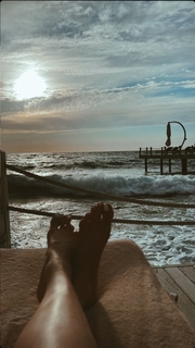 Karishma Tanna feet photo thumbnail