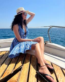 Karishma Tanna feet photo thumbnail
