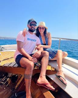 Karishma Tanna feet photo thumbnail