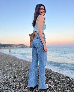 Karishma Tanna feet photo thumbnail