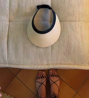 Karishma Tanna feet photo thumbnail