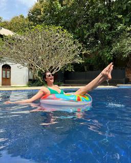 Karishma Tanna feet photo thumbnail