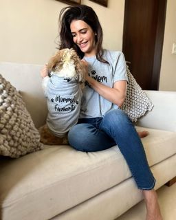 Karishma Tanna feet photo thumbnail