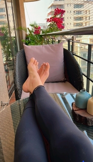 Karishma Tanna feet photo thumbnail