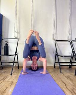 Karishma Tanna feet photo thumbnail