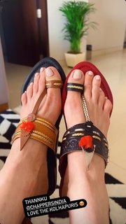 Karishma Tanna feet photo thumbnail