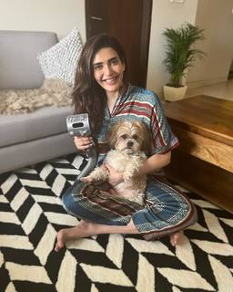 Karishma Tanna feet photo thumbnail