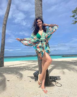 Karishma Tanna feet photo thumbnail