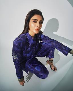 Karishma Tanna feet photo thumbnail