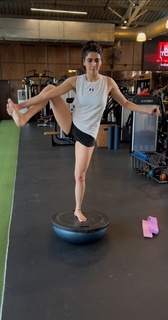 Karishma Tanna feet photo thumbnail