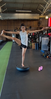 Karishma Tanna feet photo thumbnail