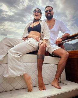 Karishma Tanna feet photo thumbnail