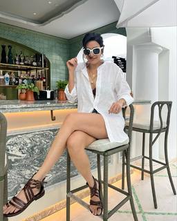 Karishma Tanna feet photo thumbnail