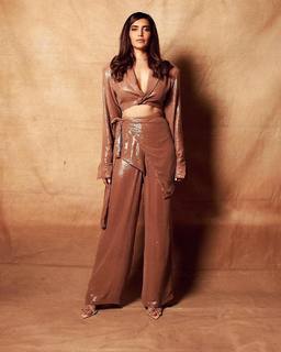 Karishma Tanna feet photo thumbnail