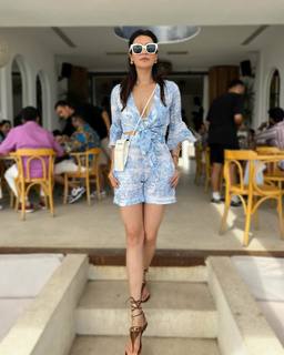 Karishma Tanna feet photo thumbnail