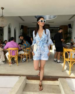 Karishma Tanna feet photo thumbnail