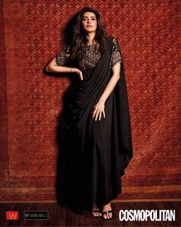 Karishma Tanna feet photo thumbnail