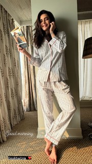 Karishma Tanna feet photo thumbnail