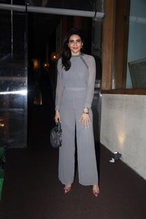 Karishma Tanna feet photo thumbnail