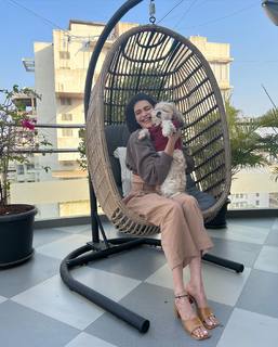 Karishma Tanna feet photo thumbnail