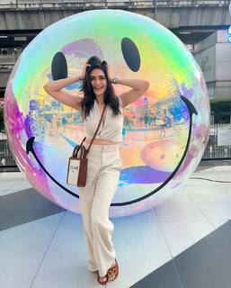 Karishma Tanna feet photo thumbnail