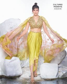 Karishma Tanna feet photo thumbnail