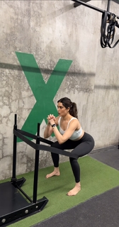 Karishma Tanna feet photo thumbnail