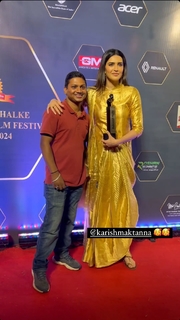 Karishma Tanna feet photo thumbnail