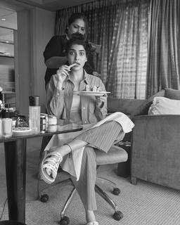 Karishma Tanna feet photo thumbnail