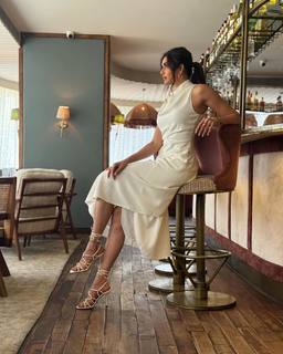 Karishma Tanna feet photo thumbnail