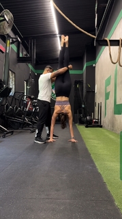 Karishma Tanna feet photo thumbnail