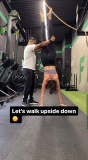 Karishma Tanna feet photo thumbnail