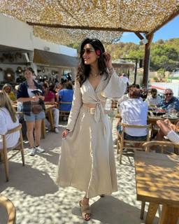 Karishma Tanna feet photo thumbnail