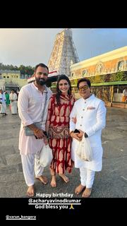 Karishma Tanna feet photo thumbnail