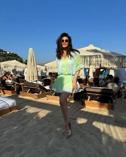 Karishma Tanna feet photo thumbnail