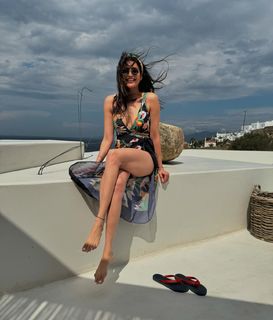 Karishma Tanna feet photo thumbnail