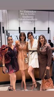 Karishma Tanna feet photo thumbnail