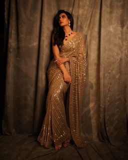 Karishma Tanna feet photo thumbnail