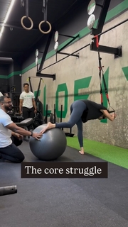 Karishma Tanna feet photo thumbnail