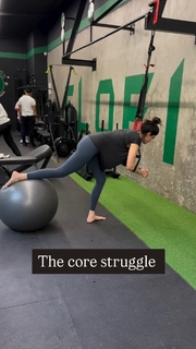 Karishma Tanna feet photo thumbnail