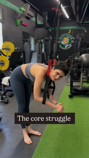 Karishma Tanna feet photo thumbnail