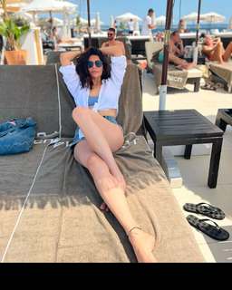Karishma Tanna feet photo thumbnail