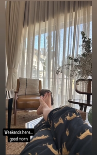 Karishma Tanna feet photo thumbnail