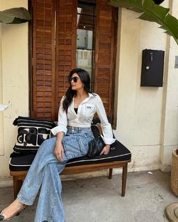 Karishma Tanna feet photo thumbnail