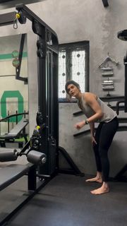 Karishma Tanna feet photo thumbnail