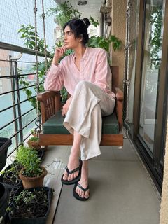 Karishma Tanna feet photo thumbnail