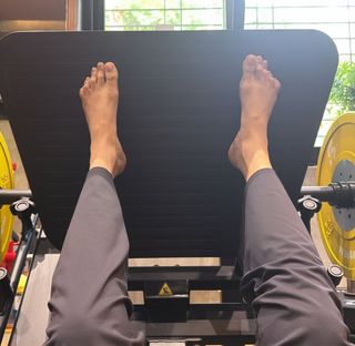 Karishma Tanna feet photo thumbnail