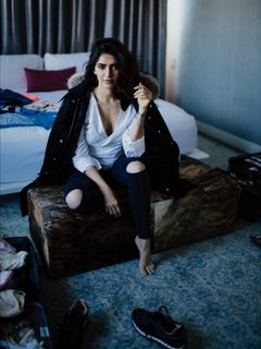 Karishma Tanna feet photo thumbnail