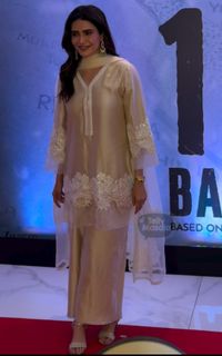 Karishma Tanna feet photo thumbnail