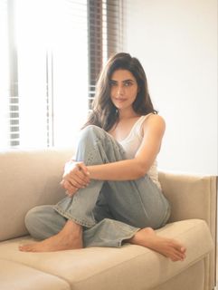 Karishma Tanna feet photo thumbnail